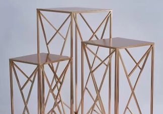 gold square plinths iii