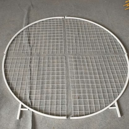 round grid mesh wall