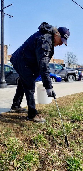 Mike Dieter picks up a cigarette butt along the Sydenham River’s bank during Earth Day events Saturday, April 23, 2022 in Owen Sound, Ont. (Scott Dunn/The Sun Times/Postmedia Network)