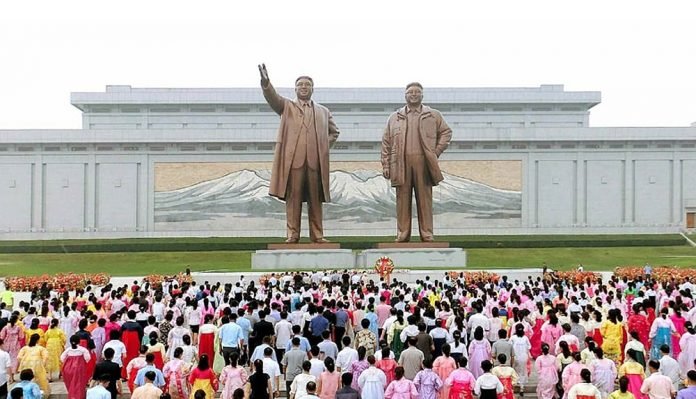 Statues of Kim Jong Il and Kim Il Sung